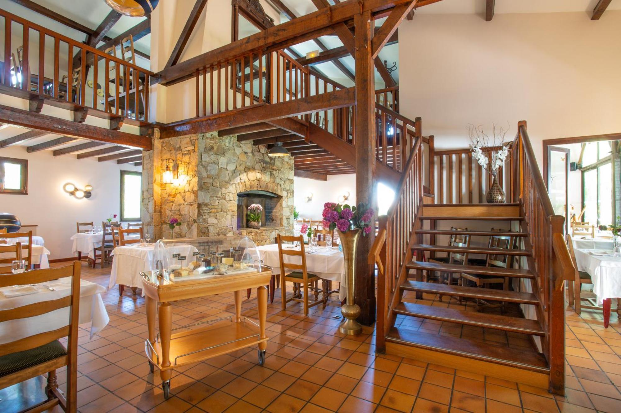 Logis Hotel Et Restaurant La Bombardiere Cuq-Toulza ภายนอก รูปภาพ